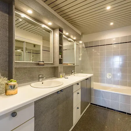 L'explorer, Vue Chateau Et Visitation, Exclusivite Lla Selections By Location Apartment